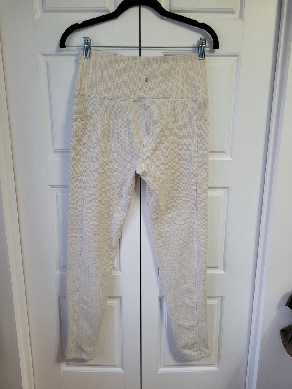 Kyodan Cream Herringbone Textured  High-Waisted Leggings with Pockets - Small - Picture 10 of 10